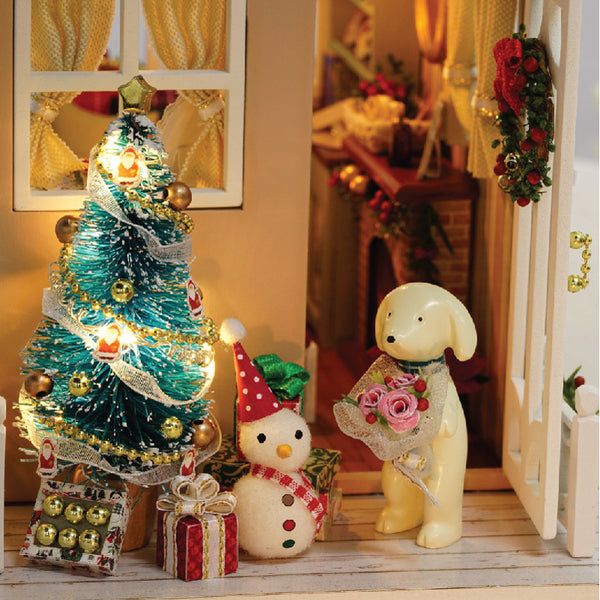 Christmas Themed Living Room Dollhouse