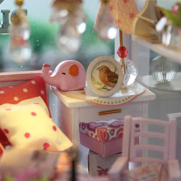 Lamp Bedroom Dollhouse with Ribbon Holder