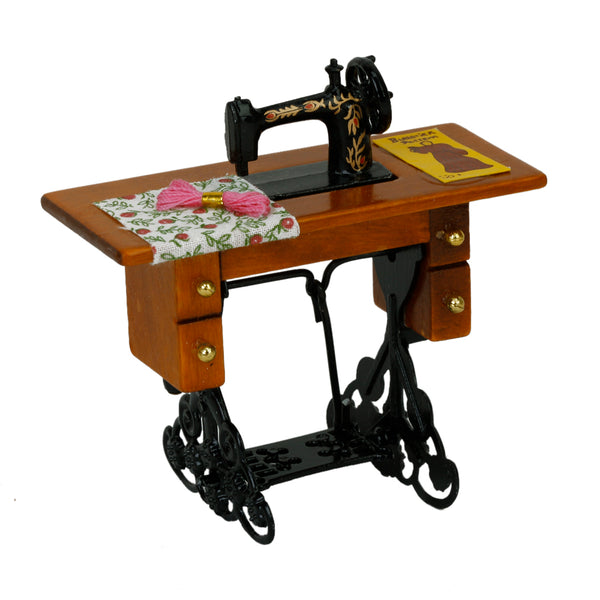 Vintage Sewing Machine Set